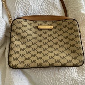 Cute cross-body bag GREAT SIZE